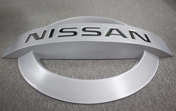 Biển logo Nissan