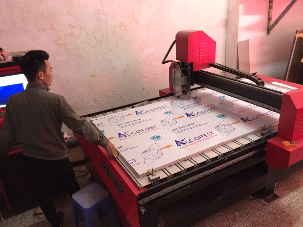 Cắt CNC quảng cáo alu mica giá rẻ tại TP Vinh Nghệ An