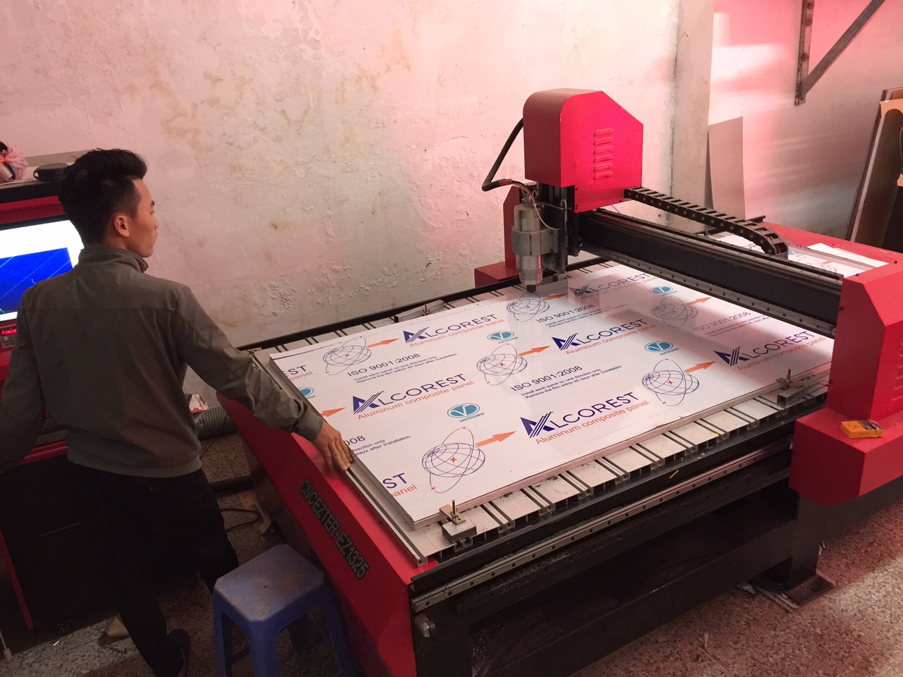 Cắt CNC quảng cáo alu mica giá rẻ tại TP Vinh Nghệ An